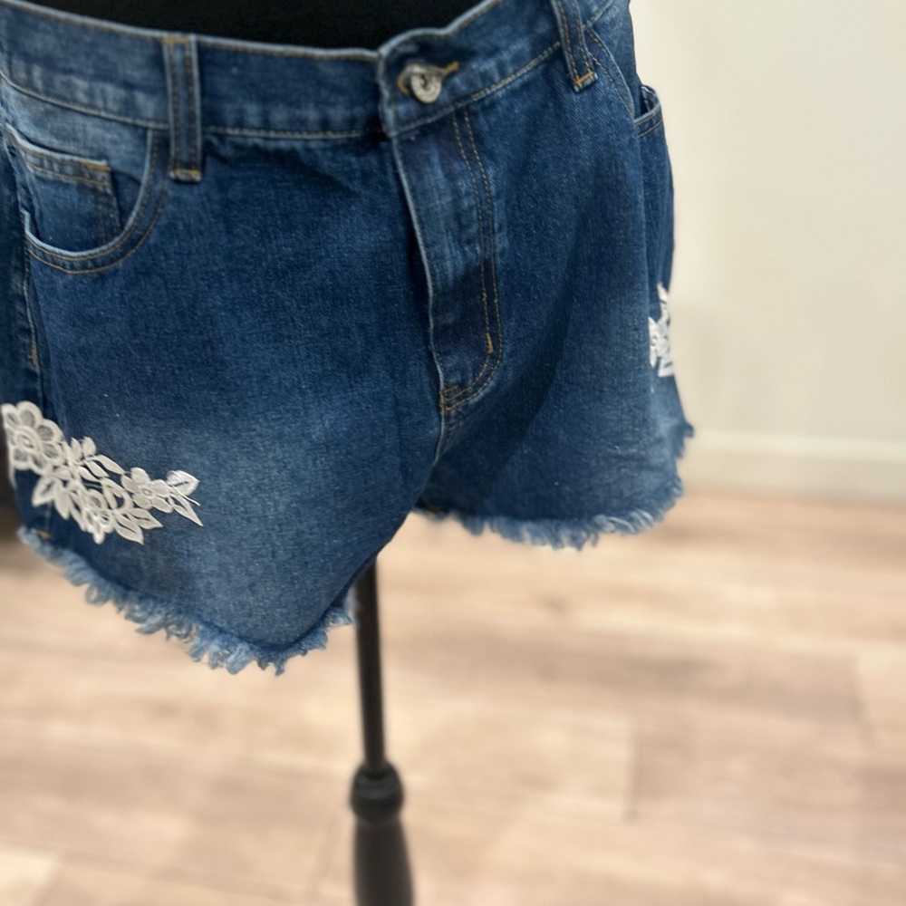 Umgee Dark Blue Jean Shorts with White Floral Detail